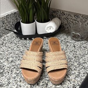 Lucky Brand Women's Tan Woven Sandals